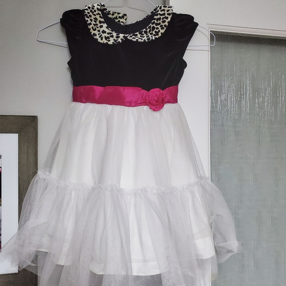 Girls size 7 dress. Adorable!